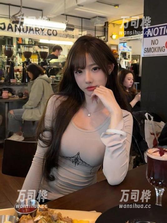 17c吃瓜 点开“17c吃瓜”导航,瞬间让我觉得生活缺咖啡不如缺瓜,哈哈哈哈!
