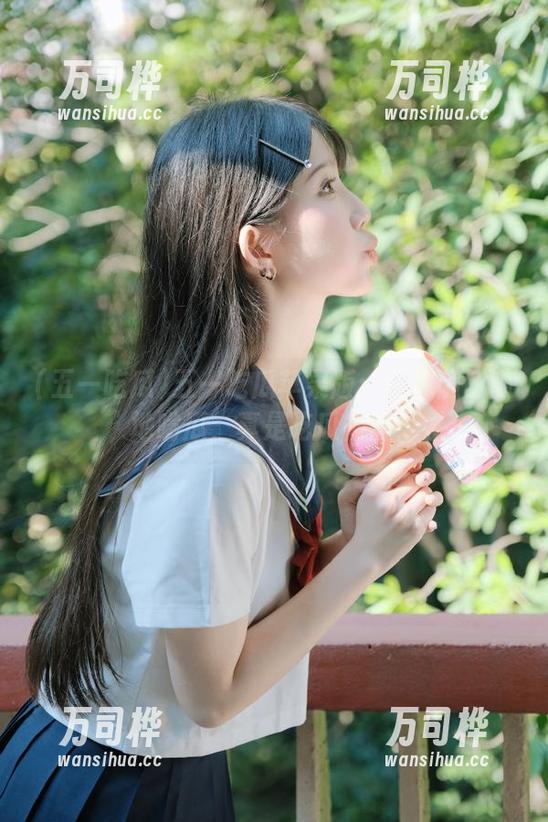 五一吃瓜 五一吃瓜苹果版:让你随时随地啃瓜,真是吃瓜神器!