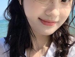 打开黑料网址app，随时随地都能享受‘黑暗’幽默！